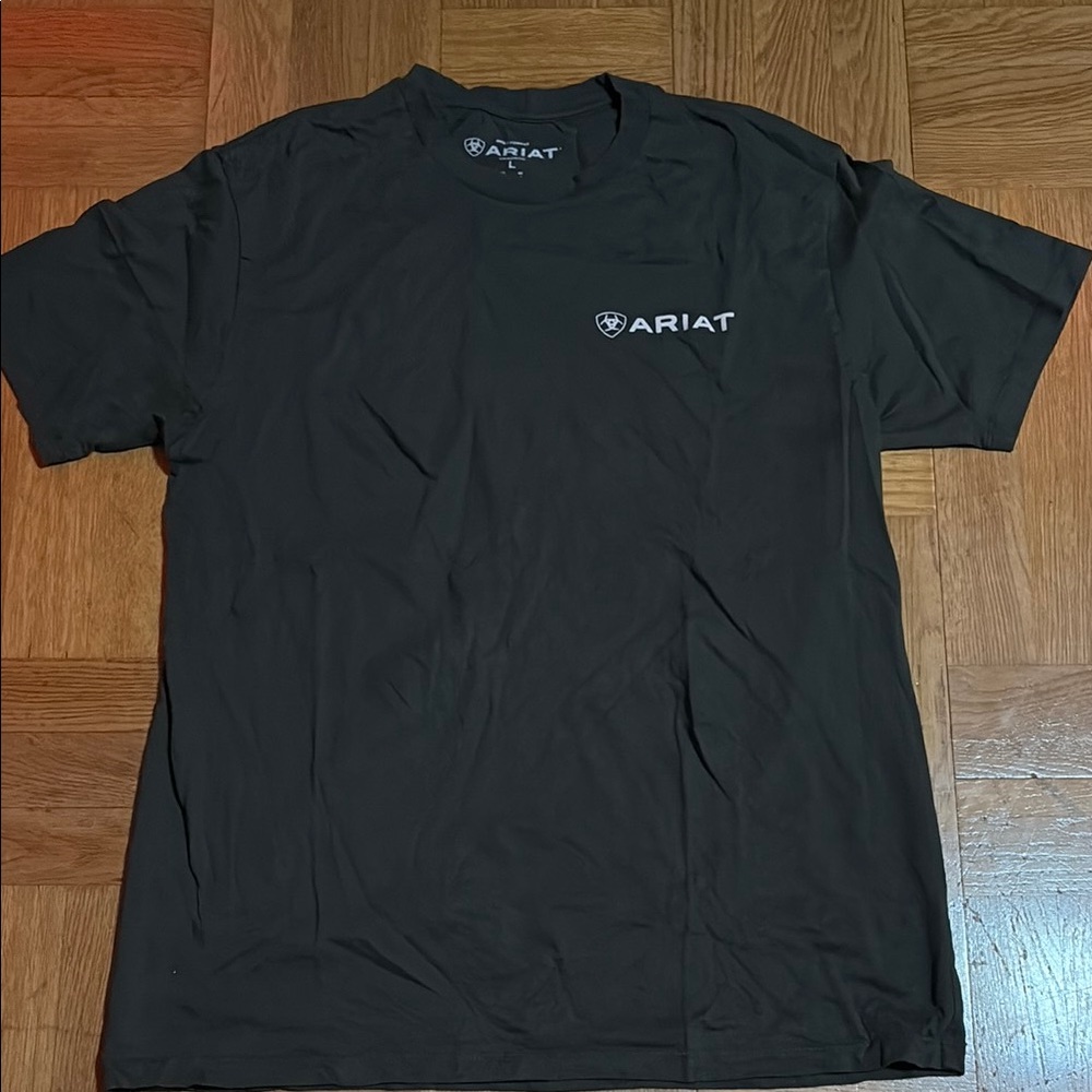 Ariat dark green short sleeve t-shirt never worn, tag fell off. Men’s Large